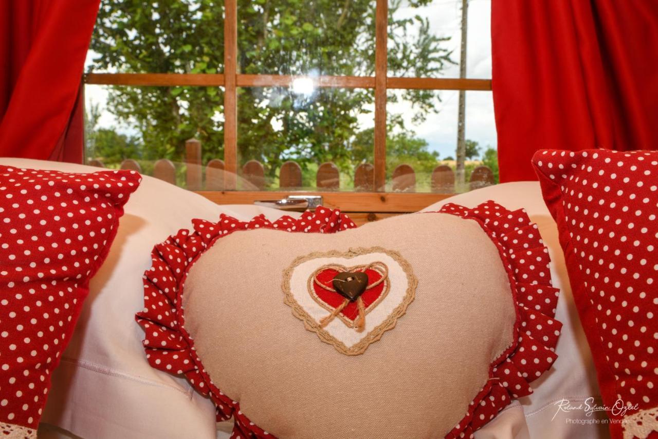 Domaine De La Courillere Bed & Breakfast Le Boupere Luaran gambar