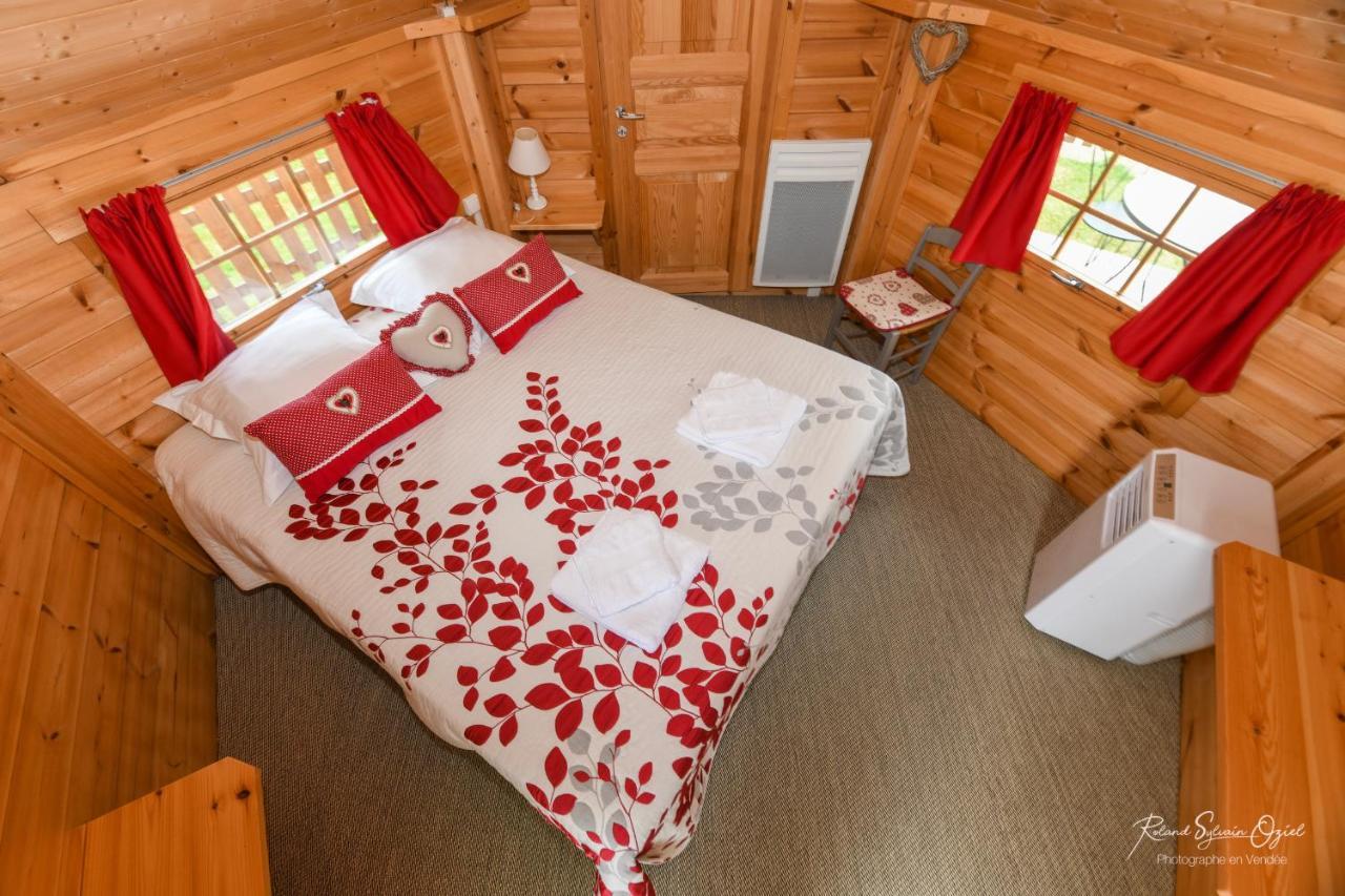 Domaine De La Courillere Bed & Breakfast Le Boupere Luaran gambar