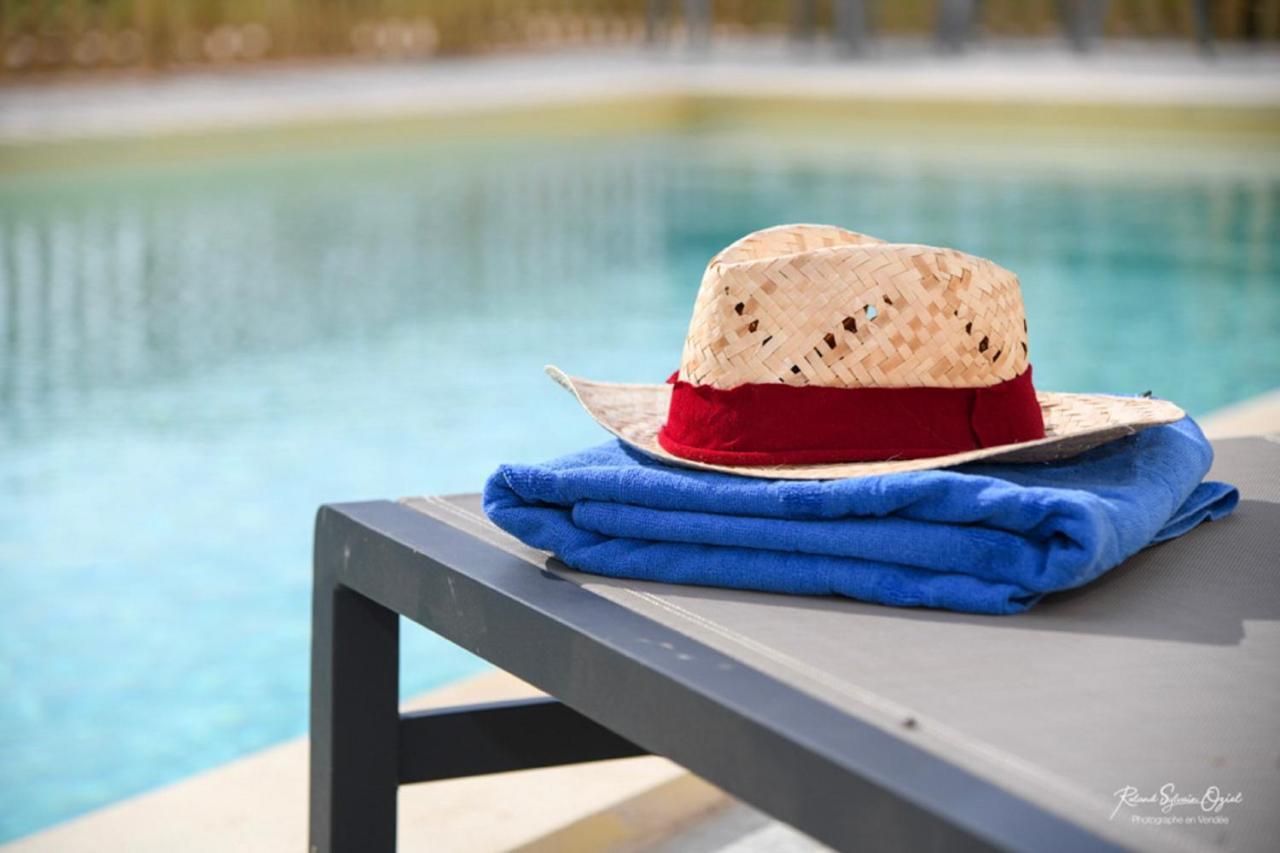 Domaine De La Courillere Bed & Breakfast Le Boupere Luaran gambar