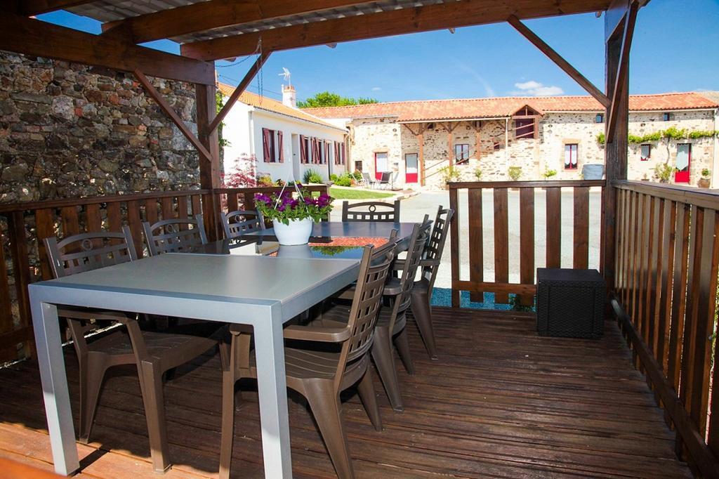 Domaine De La Courillere Bed & Breakfast Le Boupere Luaran gambar