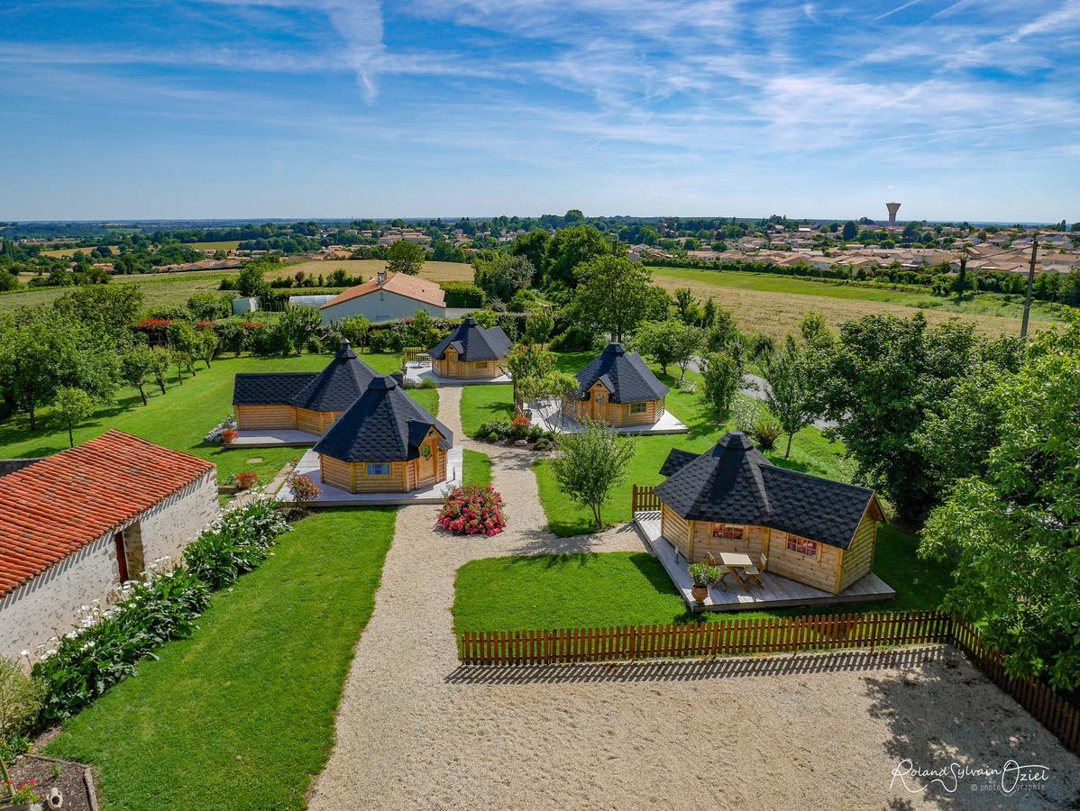 Domaine De La Courillere Bed & Breakfast Le Boupere Luaran gambar