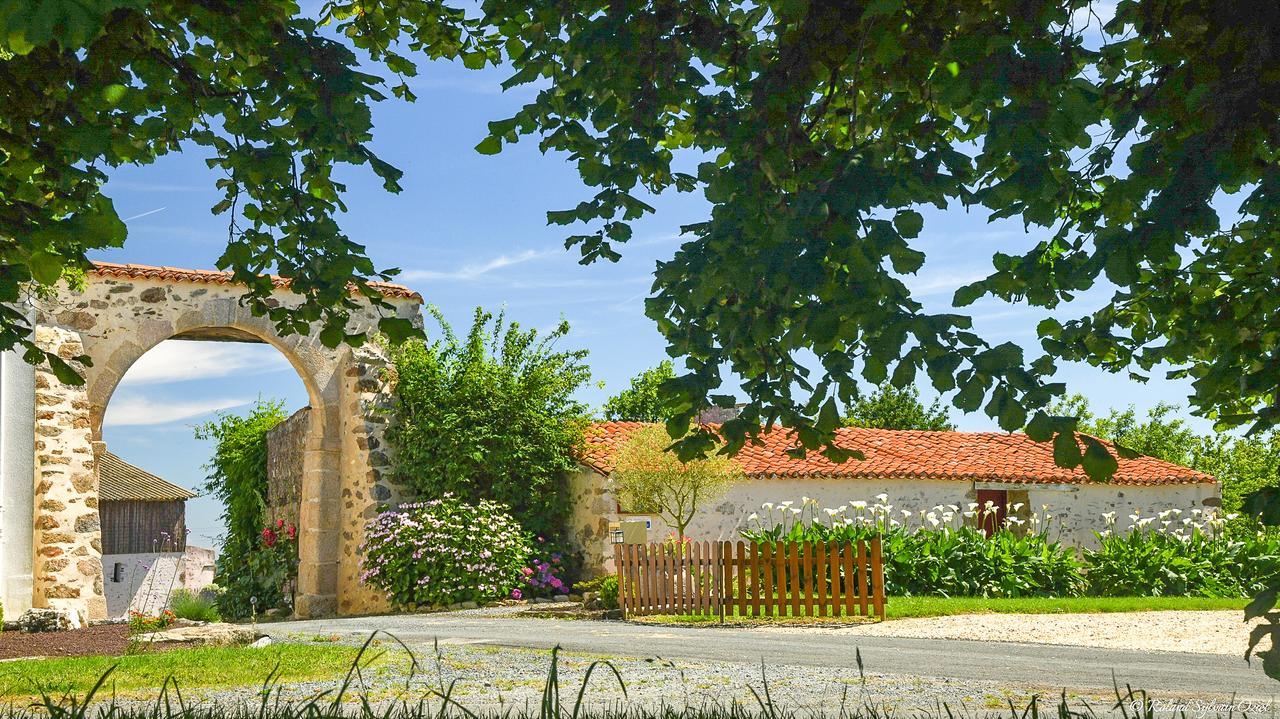 Domaine De La Courillere Bed & Breakfast Le Boupere Luaran gambar
